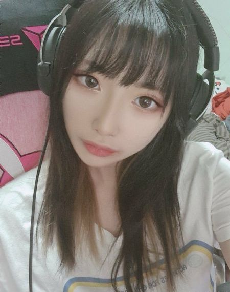 少女1
