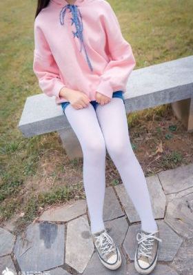 老师的丰满大乳奶