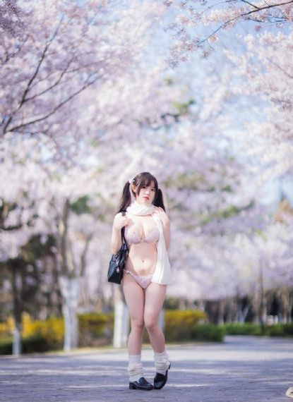《乳色吐息》免费看