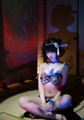 苏一柔在公厕被灌满jing液